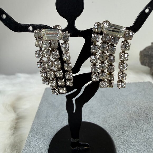 Vintage Jewelry - Vintage Clear Rhinestone Fringe Silver Tone Screw Back Earrings